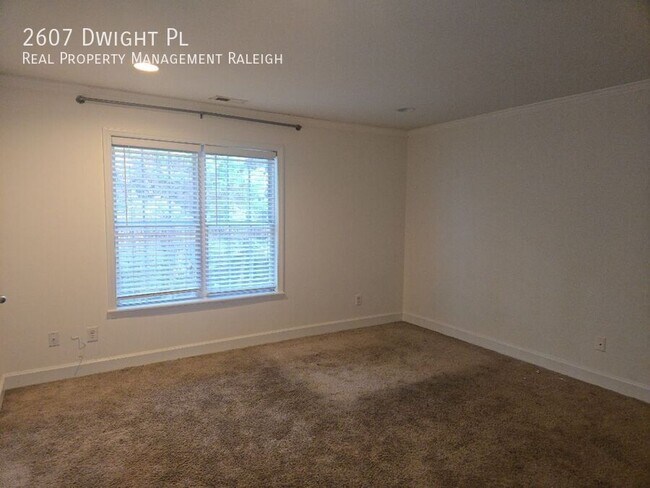 Building Photo - 2607 Dwight Pl