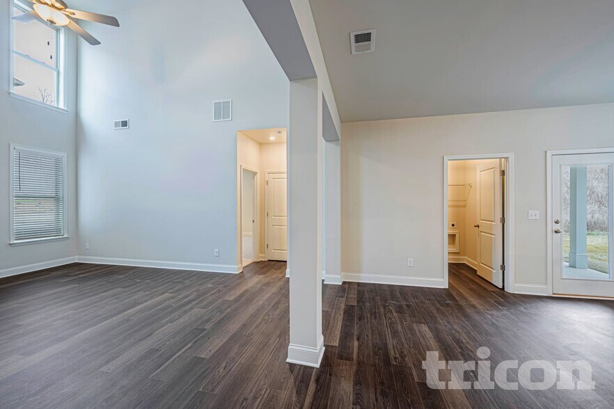 Building Photo - 317 Oxbow St