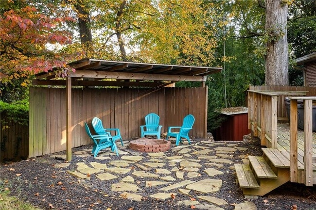 Building Photo - 811 Whelchel Dr