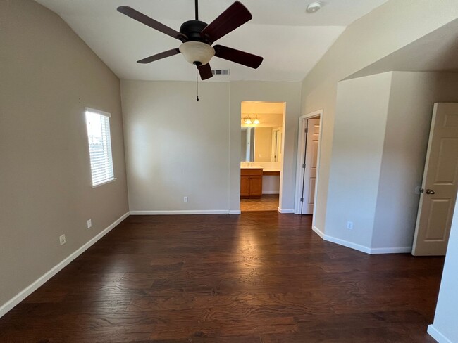 Building Photo - North Merced: $2199 possible 4 bed (4th ro...