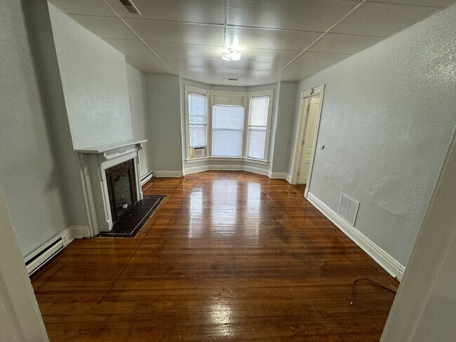 Building Photo - 432 W 3rd St