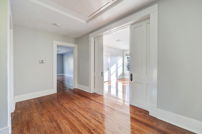 Building Photo - 1229 Heights Blvd