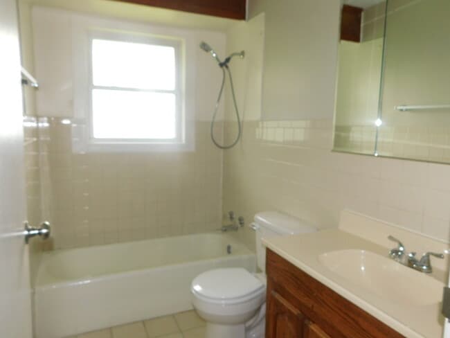 Building Photo - 901 Mahrenholz Ave