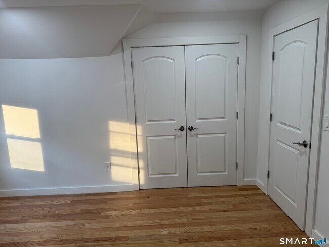 Building Photo - 263 Hawley Ave