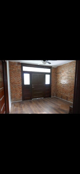 Building Photo - 875 Lexington Ave