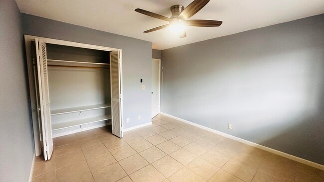 Building Photo - 423 Pine Tree Ct