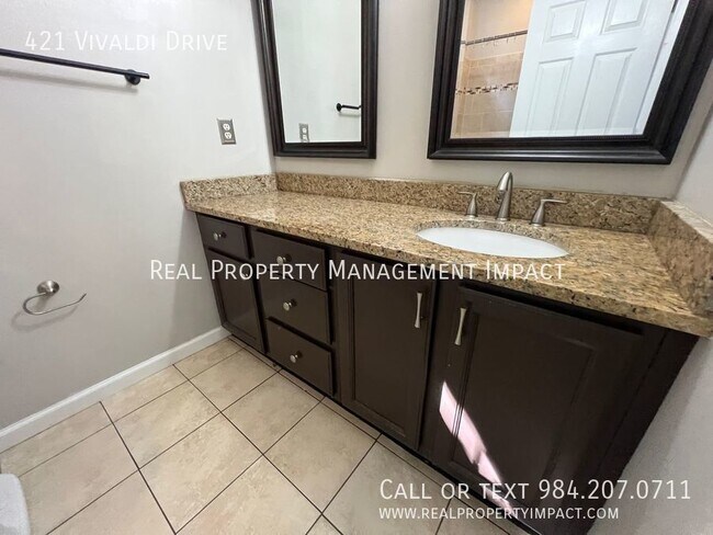 Building Photo - 421 Vivaldi Dr