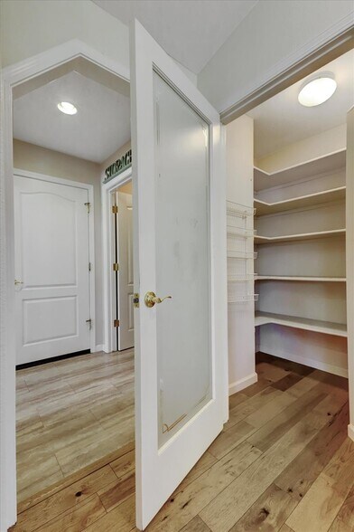 Pantry 1 - 18527 Jayhawk Dr