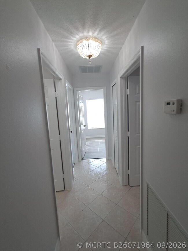 Building Photo - 2697 SW Altamira Ave