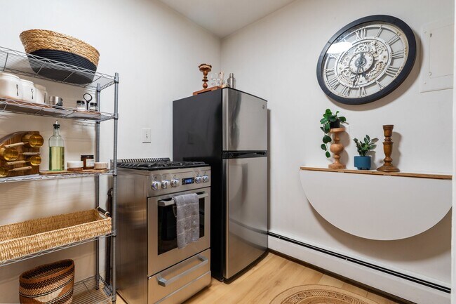 Building Photo - 46 Lewis St