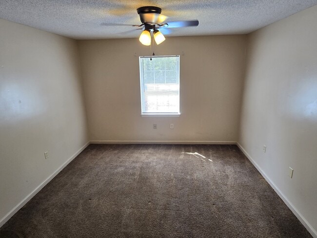 Building Photo - 403 E Lawnwood Ave