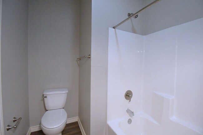 Building Photo - Gorgeous 3 Bedroom, 2 Bath Duplex in Arp