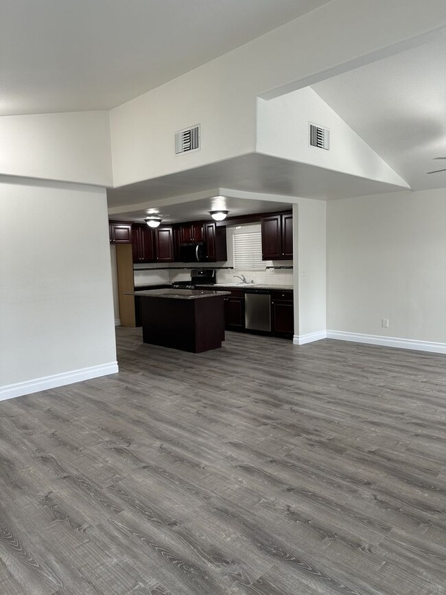 Building Photo - MOVE IN READY