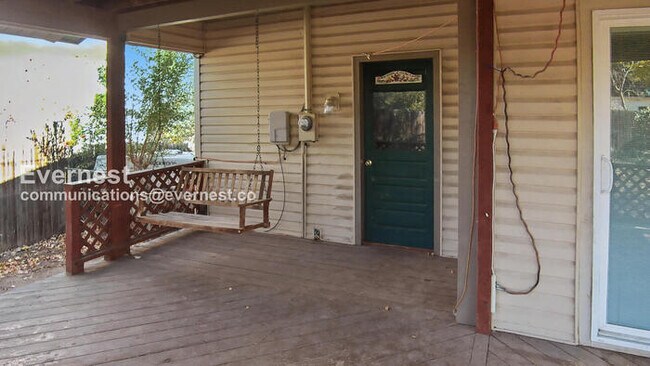 Building Photo - 4 Bed/2 Bath Home with Fenced Yard & Garage / Available Soon!