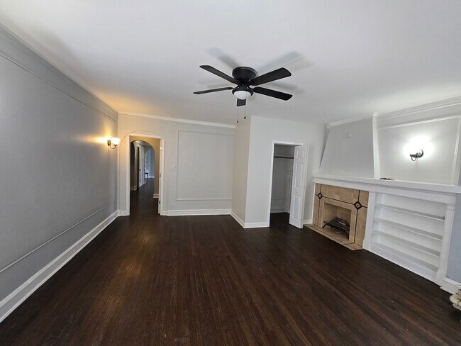 Building Photo - 8114 S Drexel Ave