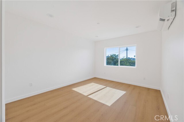 Building Photo - 10905 Dalerose Ave