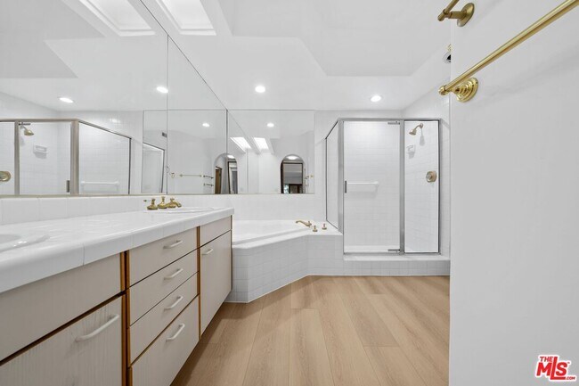 Building Photo - 15500 Sunset Blvd