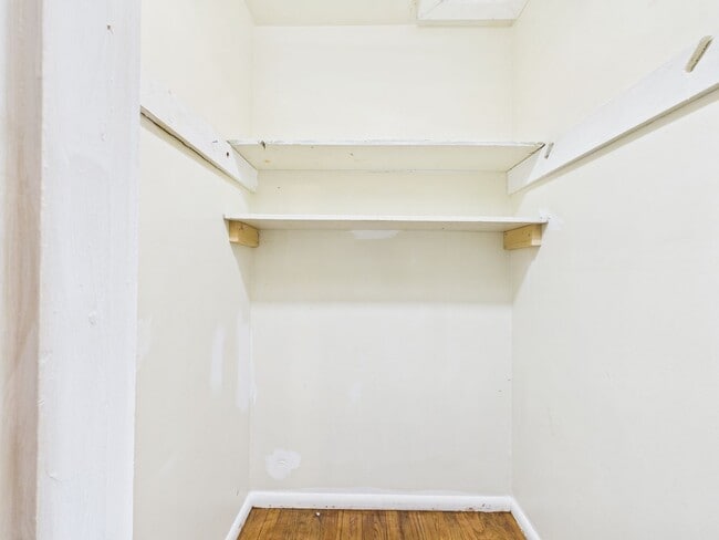 Building Photo - Charming rent ready duplex!