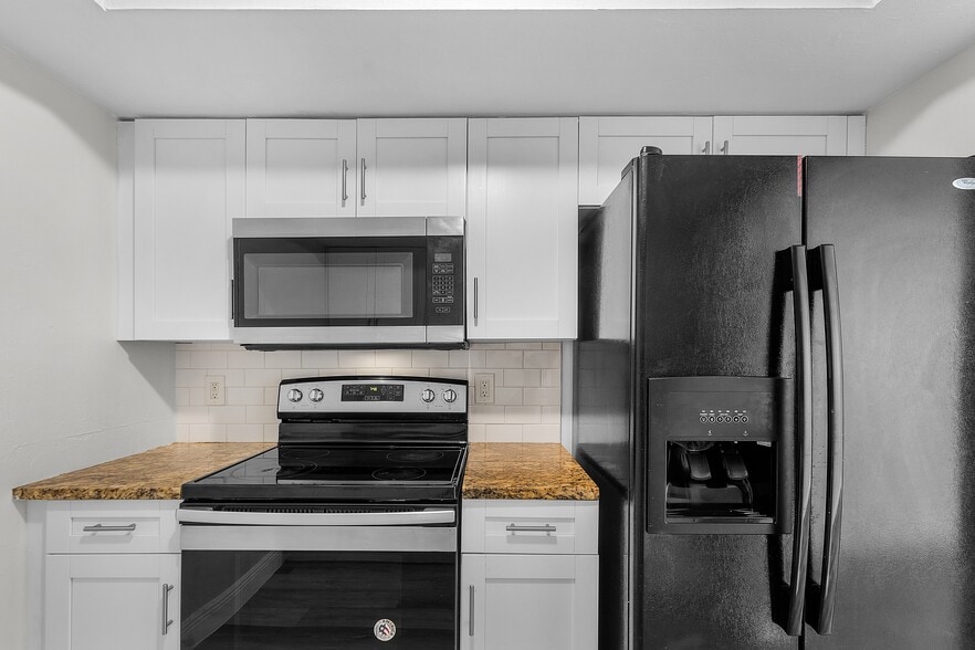 Building Photo - Paradise Palms Portfolio LLC