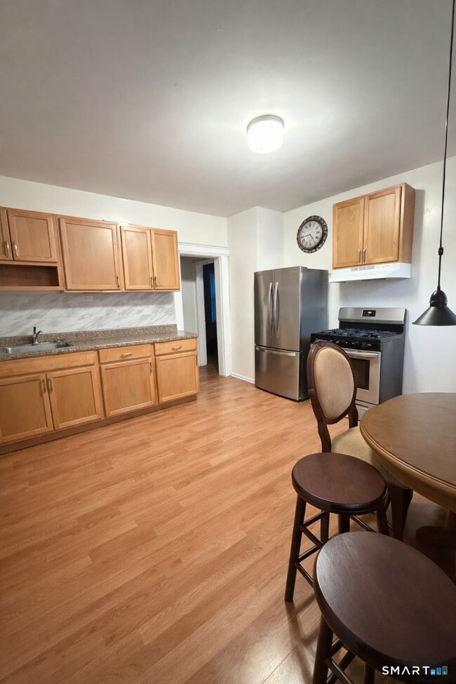 Building Photo - 93-95-95 Alpine St