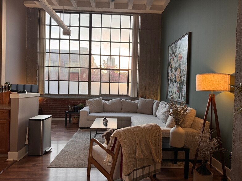 Building Photo - 611 N Park Ave