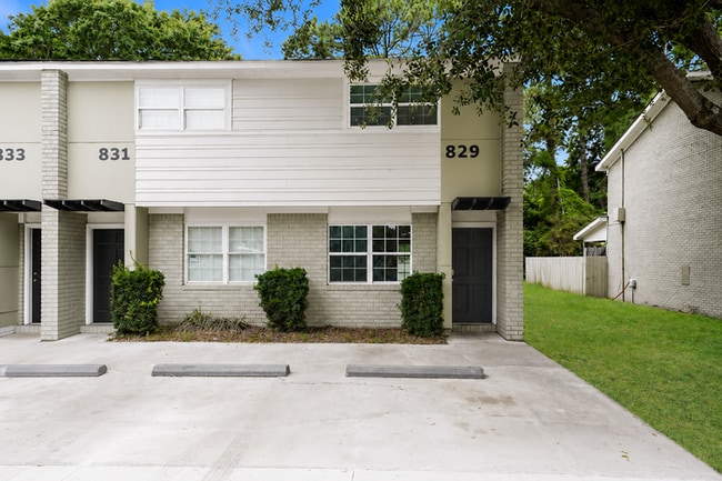 Building Photo - 829 Von Kolnitz Rd