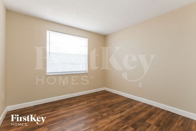 Building Photo - 7100 Sandalwood Dr