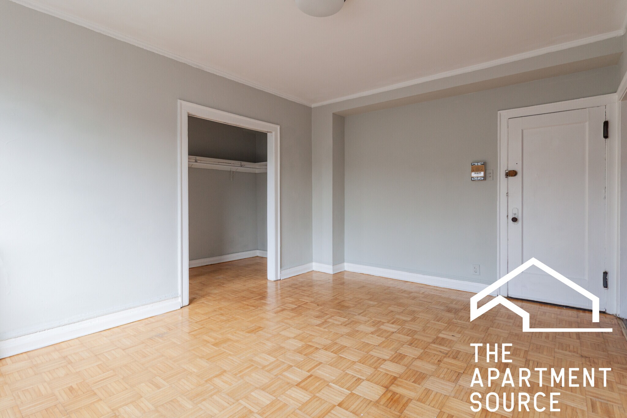 Building Photo - 717 W Belmont Ave