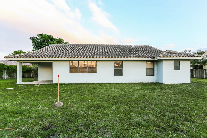 Building Photo - 487 SW 169th Terrace