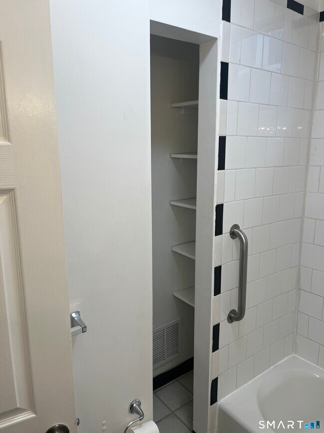 Building Photo - 84 Church St