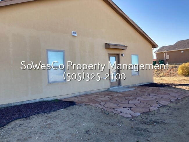 Building Photo - Beautiful Newer 3 Bedroom Home w/ Garage