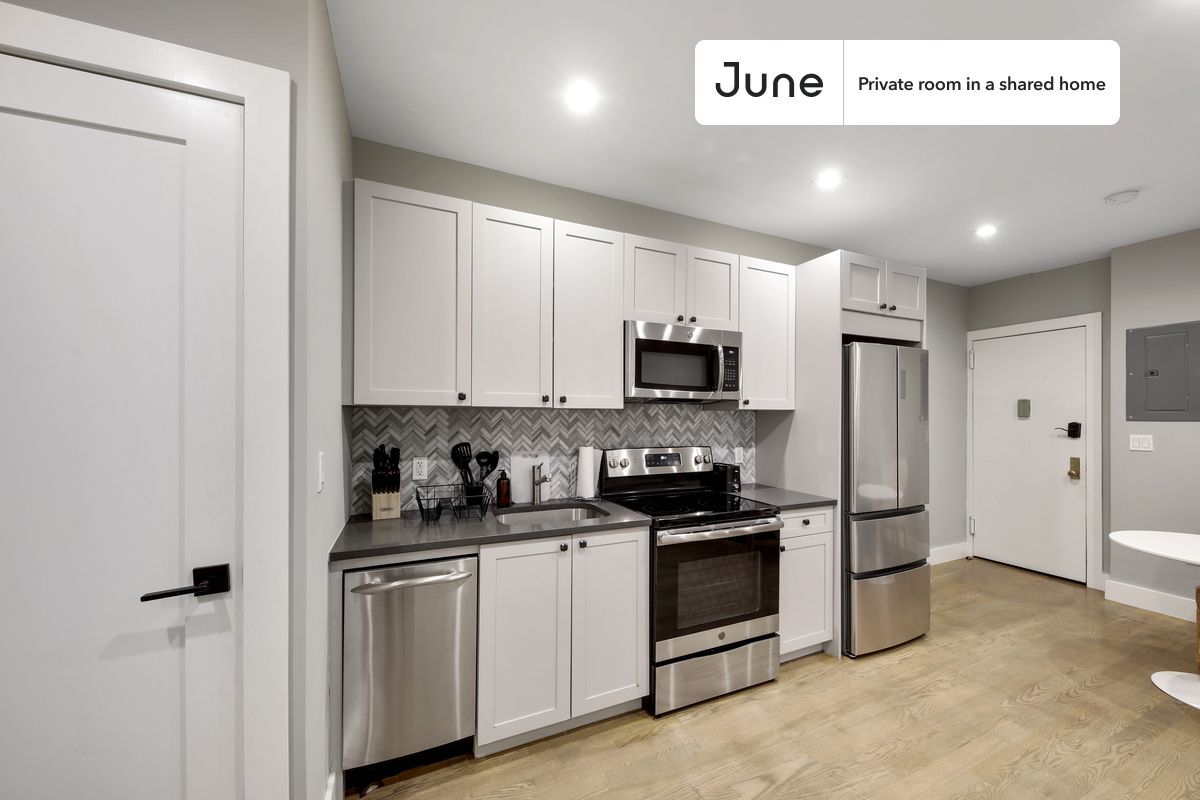 Building Photo - Room in Shared 2 bed/1 bath home