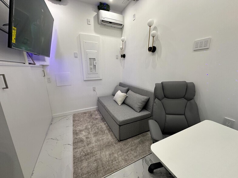 Building Photo - 196 Danforth Ave