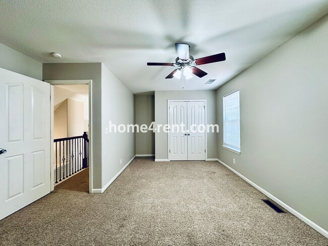 Building Photo - Spacious Four Bedroom Northland Home with a Finished Basement, 3 car garage and Fenced Yard!