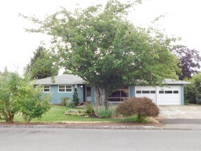 Building Photo - 3Bd/1.5Ba Single Story House - Available S...
