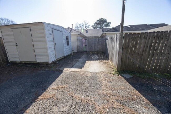 Building Photo - 510 Hollow Wood Rd