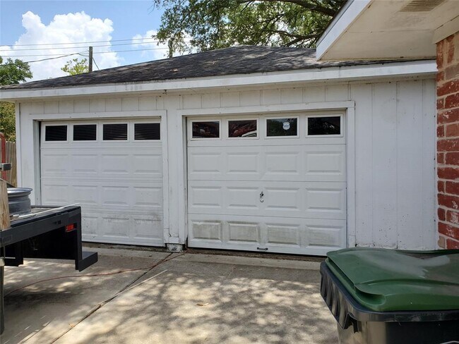 Building Photo - 3206 Randall Dr