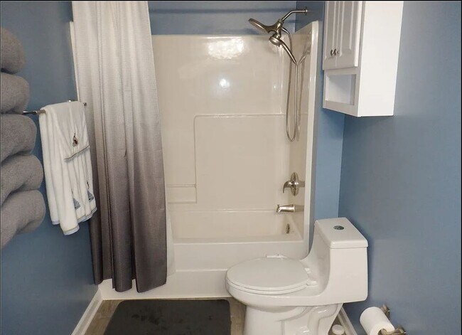 Building Photo - 14940 Lenox Dr