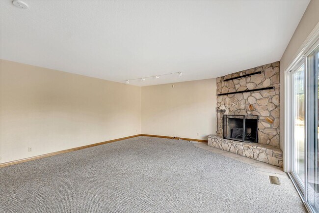 Building Photo - Tri-Level Home in Los Gatos