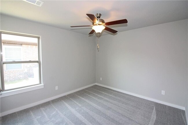 Building Photo - 413 Barbet Dr