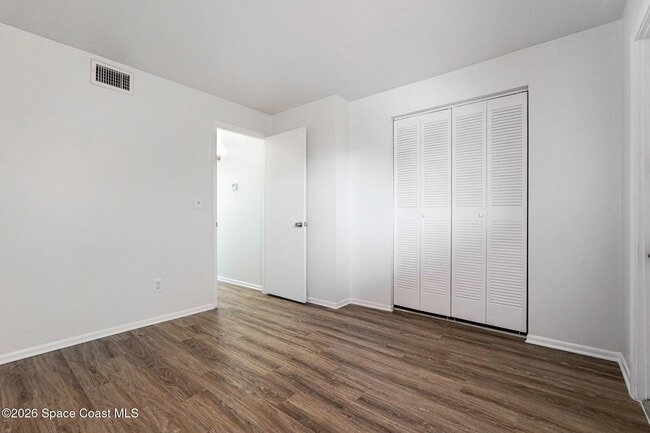 Building Photo - 204 Seminole Ave W