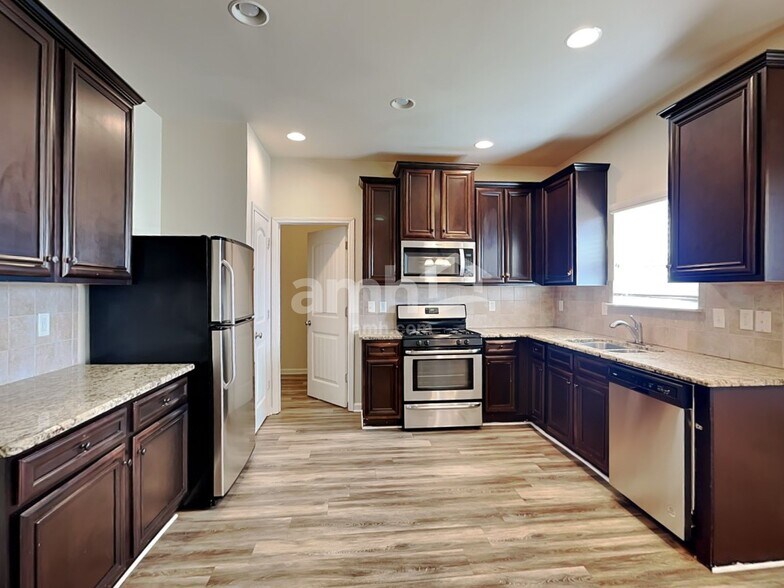 Building Photo - 80 Torero Trl