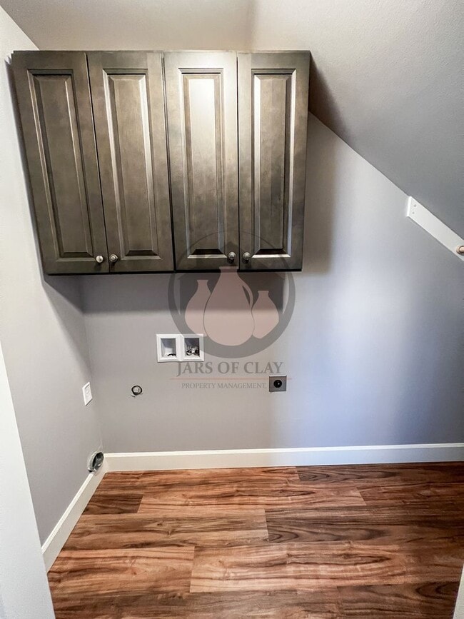 Building Photo - Charming Newer Construction Townhome-Move ...