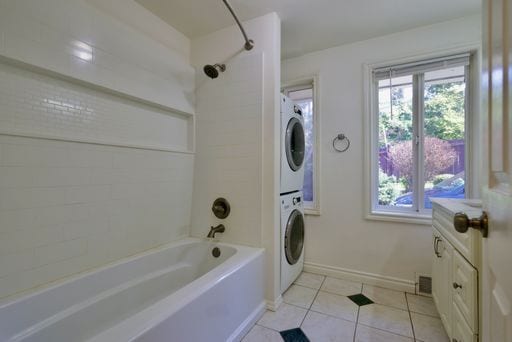 Building Photo - Modern Remodeled 2BR Duplex with Garage in Prime Shoreline Location