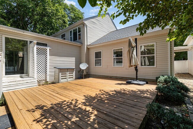Building Photo - WATERFRONT RENTAL PROPERTY