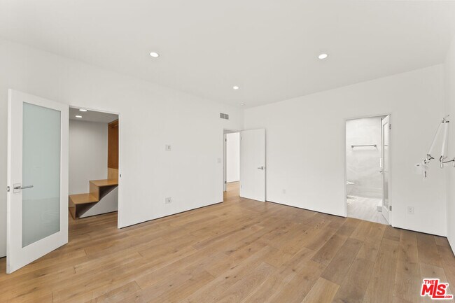 Building Photo - 13336 Maxella Ave