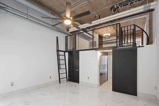 Building Photo - 521 S 7th St