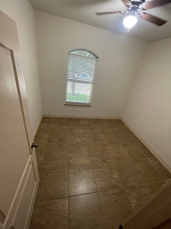 Building Photo - 2306 Leo Reyes Ct