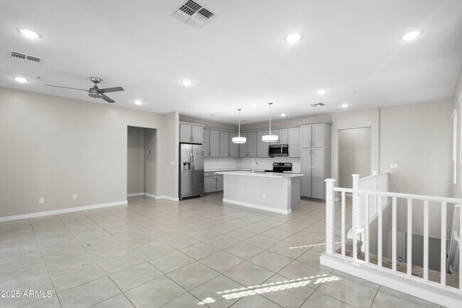 Building Photo - 155 N Lakeview Blvd