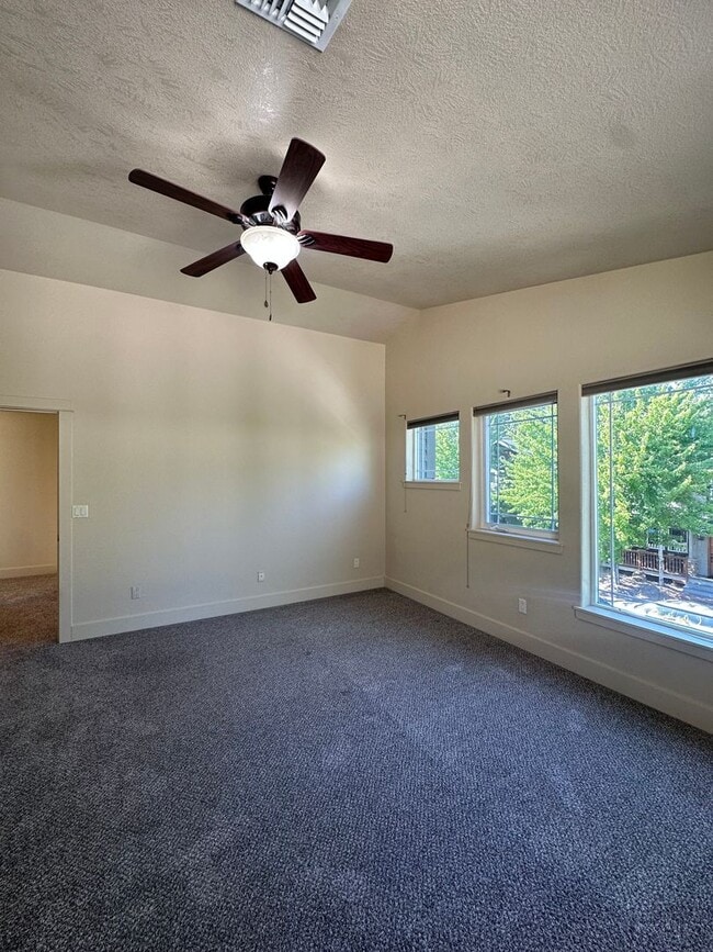 Building Photo - Charming 3 Bedroom home near Old Mill!